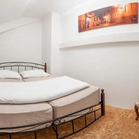 Golden Sheep Apartments Near Charles Bridge