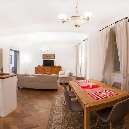 Golden Sheep Apartments Near Charles Bridge *
