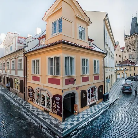 Golden Sheep Near Charles Bridge 프라하